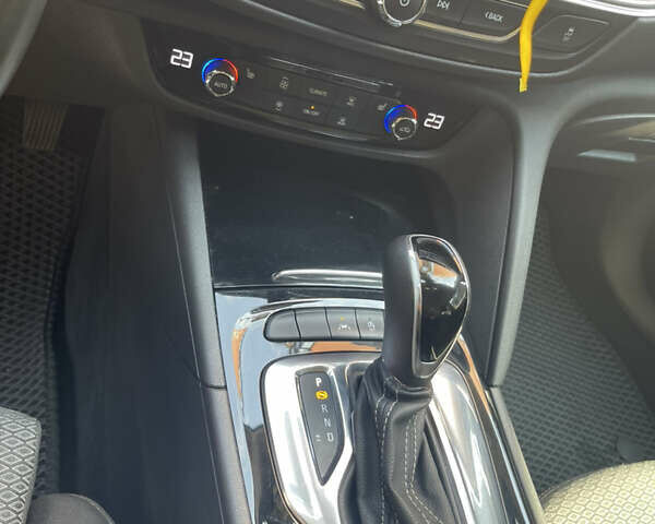 Черный Опель Инсигния, объемом двигателя 1.6 л и пробегом 190 тыс. км за 15800 $, фото 58 на Automoto.ua