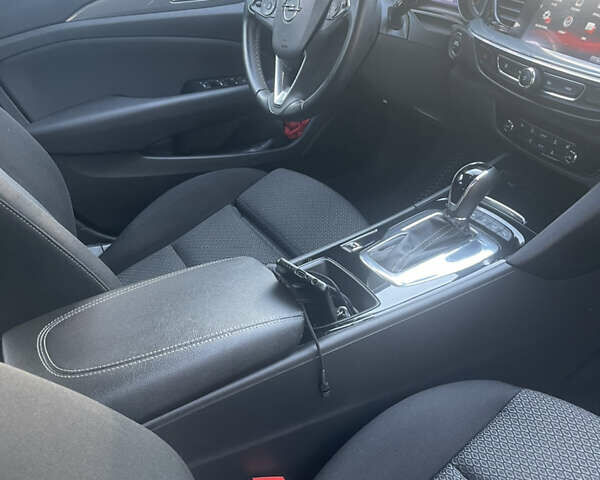 Черный Опель Инсигния, объемом двигателя 1.6 л и пробегом 190 тыс. км за 15800 $, фото 70 на Automoto.ua