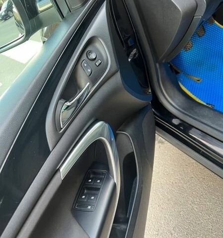 Чорний Опель Інсігнія, об'ємом двигуна 1.36 л та пробігом 170 тис. км за 12500 $, фото 9 на Automoto.ua