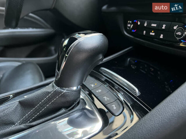 Черный Опель Инсигния, объемом двигателя 1.96 л и пробегом 241 тыс. км за 15900 $, фото 10 на Automoto.ua