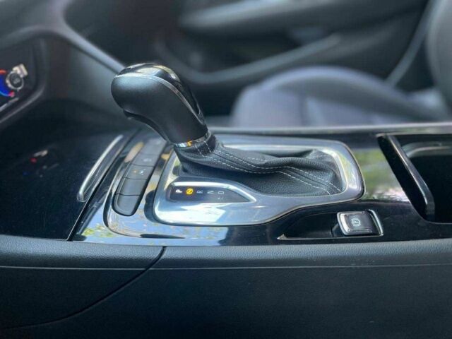 Чорний Опель Інсігнія, об'ємом двигуна 2 л та пробігом 180 тис. км за 15500 $, фото 2 на Automoto.ua