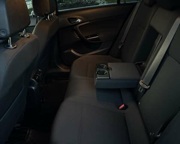 Черный Опель Инсигния, объемом двигателя 1.96 л и пробегом 242 тыс. км за 6999 $, фото 2 на Automoto.ua