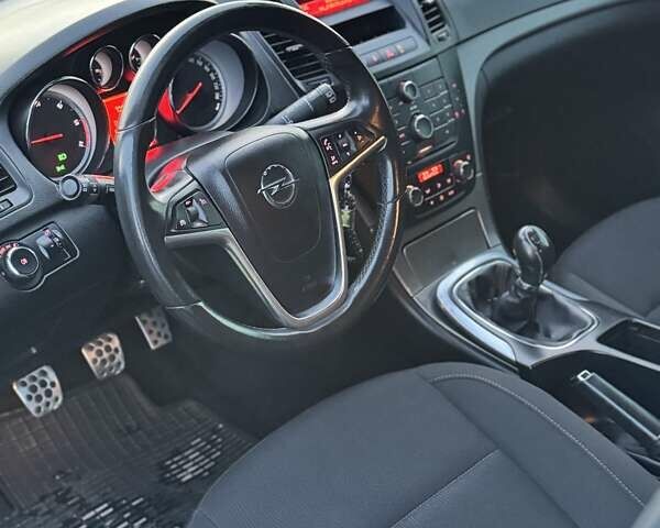 Черный Опель Инсигния, объемом двигателя 1.96 л и пробегом 242 тыс. км за 6999 $, фото 3 на Automoto.ua