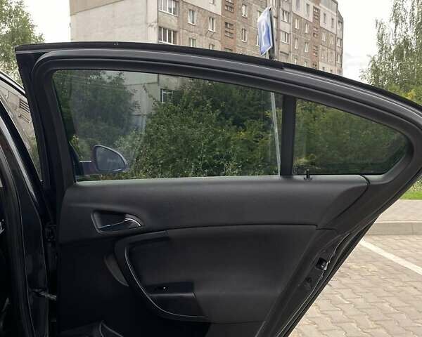 Чорний Опель Інсігнія, об'ємом двигуна 1.96 л та пробігом 264 тис. км за 5800 $, фото 10 на Automoto.ua