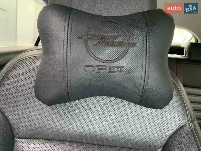 Чорний Опель Інсігнія, об'ємом двигуна 1.96 л та пробігом 300 тис. км за 10177 $, фото 5 на Automoto.ua