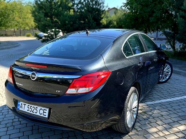 Чорний Опель Інсігнія, об'ємом двигуна 2 л та пробігом 312 тис. км за 7800 $, фото 1 на Automoto.ua