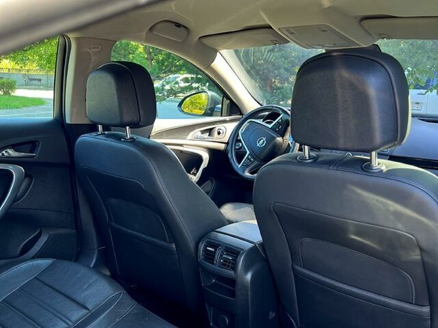 Чорний Опель Інсігнія, об'ємом двигуна 2 л та пробігом 312 тис. км за 7800 $, фото 6 на Automoto.ua