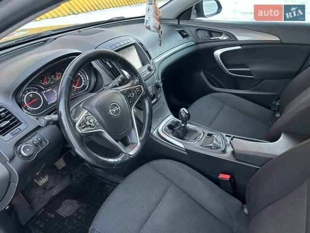 Черный Опель Инсигния, объемом двигателя 1.96 л и пробегом 196 тыс. км за 10999 $, фото 4 на Automoto.ua
