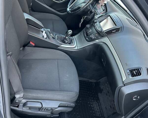 Черный Опель Инсигния, объемом двигателя 1.96 л и пробегом 196 тыс. км за 10999 $, фото 6 на Automoto.ua