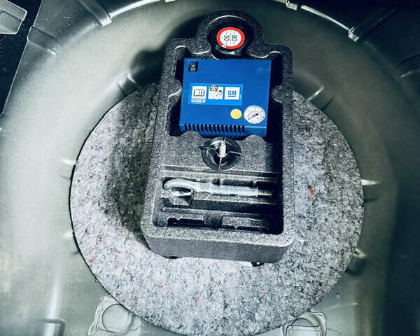 Черный Опель Инсигния, объемом двигателя 1.6 л и пробегом 273 тыс. км за 10500 $, фото 14 на Automoto.ua