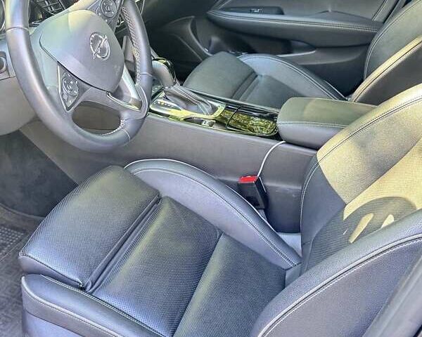 Черный Опель Инсигния, объемом двигателя 1.96 л и пробегом 118 тыс. км за 19900 $, фото 4 на Automoto.ua