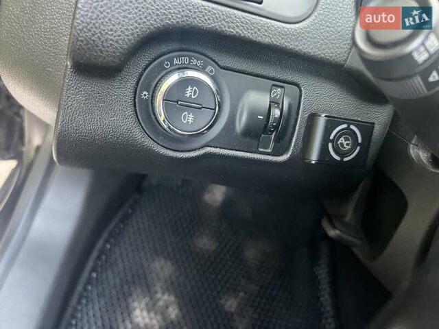 Коричневый Опель Инсигния, объемом двигателя 1.6 л и пробегом 210 тыс. км за 8500 $, фото 25 на Automoto.ua