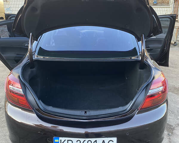 Коричневый Опель Инсигния, объемом двигателя 1.36 л и пробегом 223 тыс. км за 11000 $, фото 11 на Automoto.ua