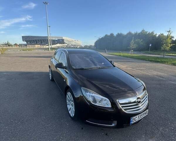 Коричневий Опель Інсігнія, об'ємом двигуна 2 л та пробігом 290 тис. км за 9999 $, фото 1 на Automoto.ua