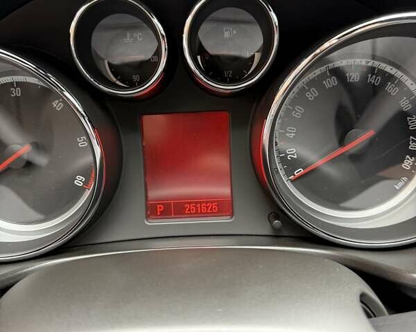 Коричневий Опель Інсігнія, об'ємом двигуна 1.96 л та пробігом 251 тис. км за 10399 $, фото 7 на Automoto.ua