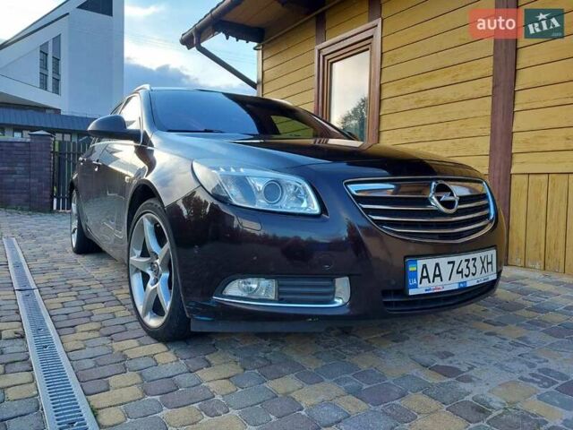 Коричневый Опель Инсигния, объемом двигателя 2 л и пробегом 260 тыс. км за 8000 $, фото 1 на Automoto.ua