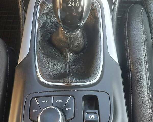 Коричневый Опель Инсигния, объемом двигателя 2 л и пробегом 260 тыс. км за 8000 $, фото 9 на Automoto.ua