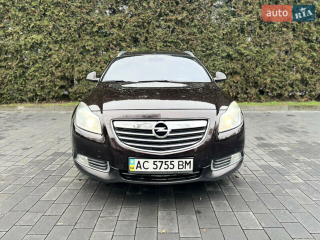 Коричневый Опель Инсигния, объемом двигателя 2 л и пробегом 252 тыс. км за 8900 $, фото 1 на Automoto.ua