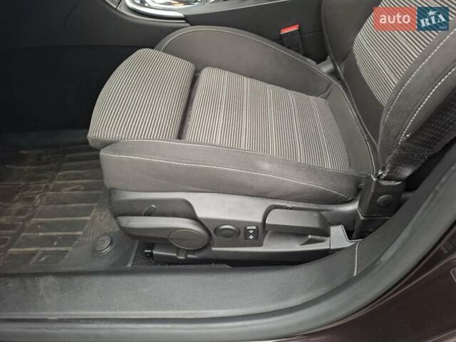 Коричневый Опель Инсигния, объемом двигателя 1.96 л и пробегом 252 тыс. км за 9600 $, фото 13 на Automoto.ua