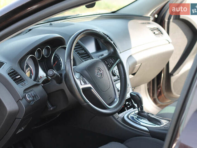 Коричневий Опель Інсігнія, об'ємом двигуна 1.96 л та пробігом 225 тис. км за 8700 $, фото 8 на Automoto.ua