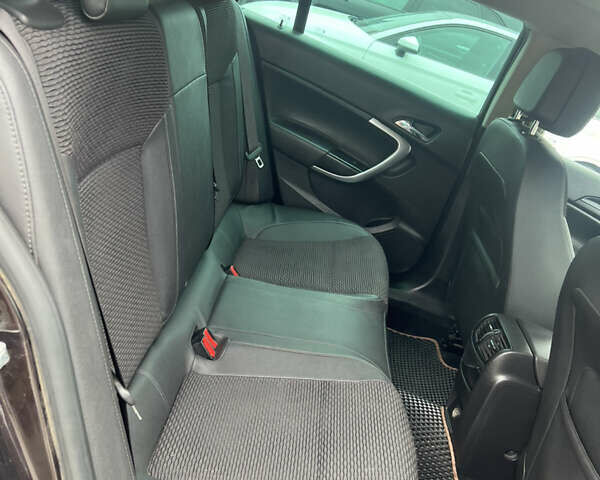 Коричневий Опель Інсігнія, об'ємом двигуна 1.96 л та пробігом 256 тис. км за 10200 $, фото 12 на Automoto.ua