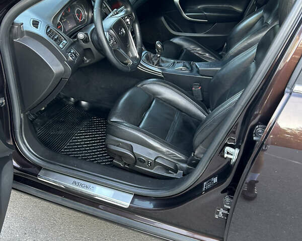 Коричневый Опель Инсигния, объемом двигателя 2 л и пробегом 260 тыс. км за 10850 $, фото 41 на Automoto.ua