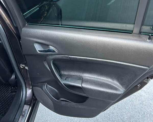 Коричневый Опель Инсигния, объемом двигателя 2 л и пробегом 260 тыс. км за 10850 $, фото 21 на Automoto.ua