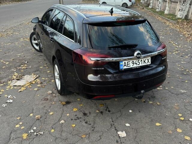 Коричневый Опель Инсигния, объемом двигателя 2 л и пробегом 218 тыс. км за 11300 $, фото 2 на Automoto.ua