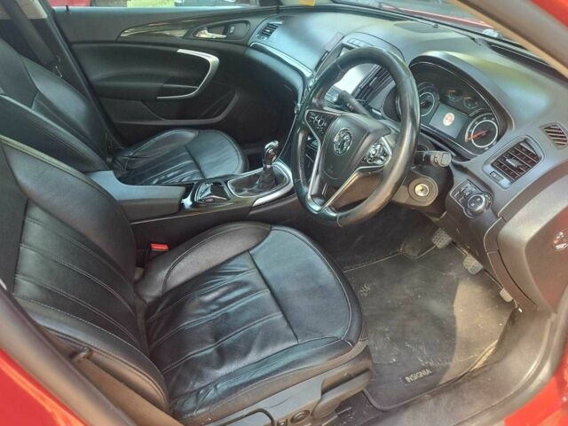 Красный Опель Инсигния, объемом двигателя 2 л и пробегом 210 тыс. км за 2999 $, фото 9 на Automoto.ua