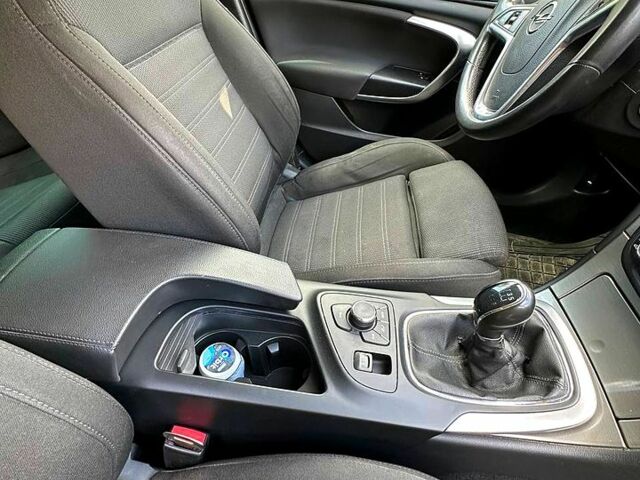 Червоний Опель Інсігнія, об'ємом двигуна 2 л та пробігом 221 тис. км за 7000 $, фото 11 на Automoto.ua