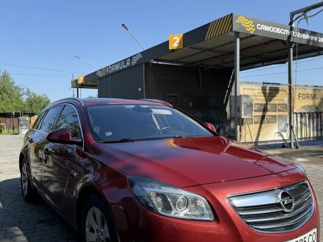 Червоний Опель Інсігнія, об'ємом двигуна 2 л та пробігом 230 тис. км за 7500 $, фото 2 на Automoto.ua