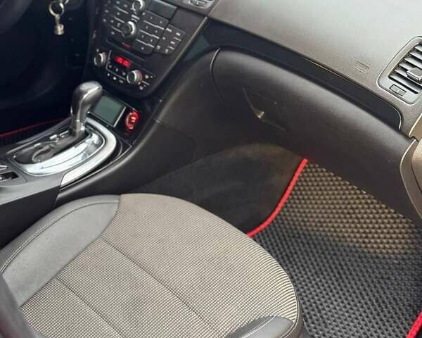 Опель Инсигния 2010 в Жмеренке на Automoto.ua Красный Опель Инсигния, объемом двигателя 2 л и пробегом 243 тыс. км за 8800 $, фото 5 на Automoto.ua