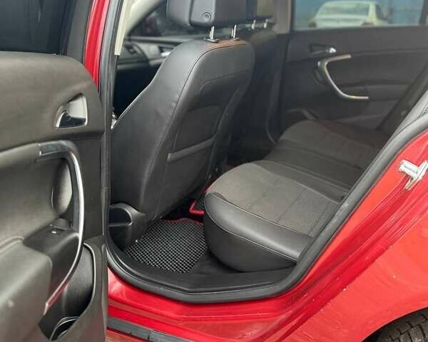 Опель Инсигния 2010 в Жмеренке на Automoto.ua Красный Опель Инсигния, объемом двигателя 2 л и пробегом 243 тыс. км за 8800 $, фото 1 на Automoto.ua