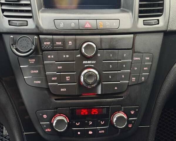 Опель Инсигния 2010 в Жмеренке на Automoto.ua Красный Опель Инсигния, объемом двигателя 2 л и пробегом 243 тыс. км за 8800 $, фото 4 на Automoto.ua