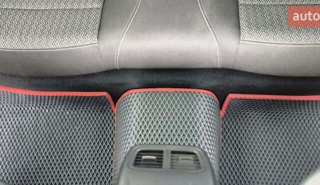 Красный Опель Инсигния, объемом двигателя 1.6 л и пробегом 130 тыс. км за 13999 $, фото 44 на Automoto.ua