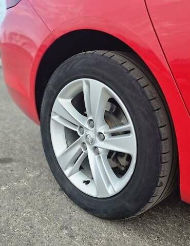 Красный Опель Инсигния, объемом двигателя 1.6 л и пробегом 130 тыс. км за 13999 $, фото 14 на Automoto.ua