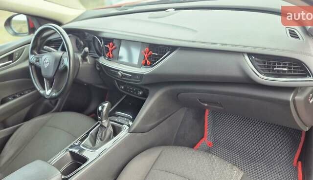 Красный Опель Инсигния, объемом двигателя 1.6 л и пробегом 130 тыс. км за 13999 $, фото 21 на Automoto.ua