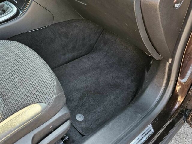 Опель Инсигния, объемом двигателя 0 л и пробегом 280 тыс. км за 9999 $, фото 6 на Automoto.ua