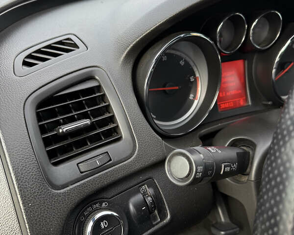 Опель Инсигния, объемом двигателя 2 л и пробегом 305 тыс. км за 7500 $, фото 12 на Automoto.ua