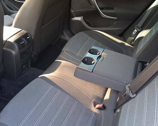 Опель Инсигния, объемом двигателя 2 л и пробегом 269 тыс. км за 9350 $, фото 4 на Automoto.ua