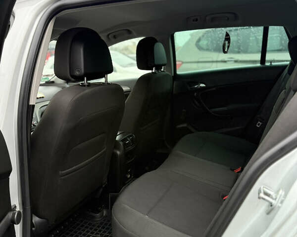 Опель Инсигния, объемом двигателя 2 л и пробегом 211 тыс. км за 7300 $, фото 5 на Automoto.ua