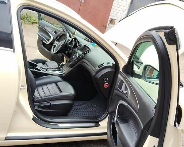 Желтый Опель Инсигния, объемом двигателя 1.96 л и пробегом 252 тыс. км за 8100 $, фото 11 на Automoto.ua