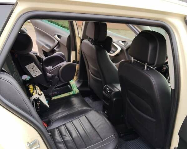 Желтый Опель Инсигния, объемом двигателя 1.96 л и пробегом 252 тыс. км за 8100 $, фото 4 на Automoto.ua