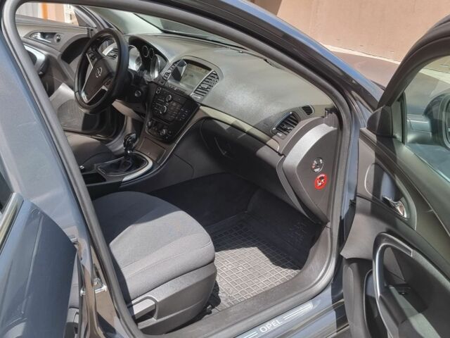 Серый Опель Инсигния, объемом двигателя 2 л и пробегом 188 тыс. км за 8800 $, фото 2 на Automoto.ua