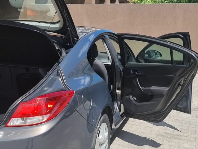 Серый Опель Инсигния, объемом двигателя 2 л и пробегом 188 тыс. км за 8800 $, фото 11 на Automoto.ua