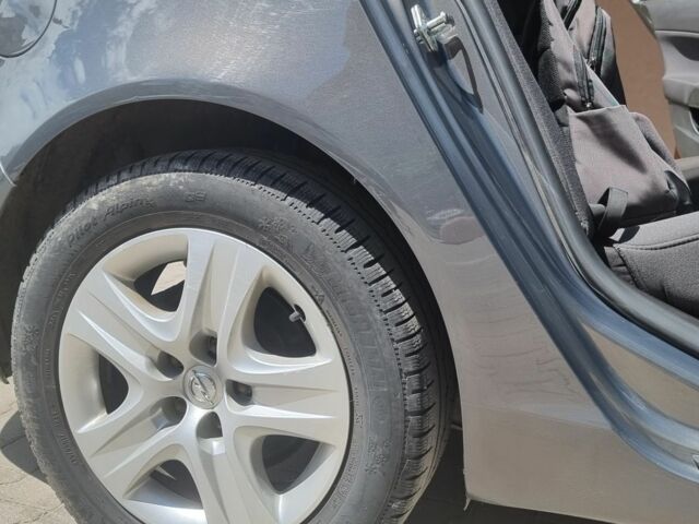 Серый Опель Инсигния, объемом двигателя 2 л и пробегом 188 тыс. км за 8800 $, фото 10 на Automoto.ua