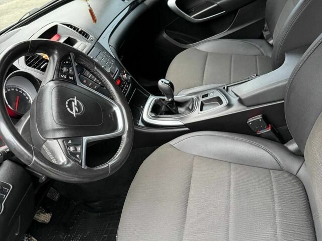 Серый Опель Инсигния, объемом двигателя 2 л и пробегом 278 тыс. км за 6500 $, фото 7 на Automoto.ua