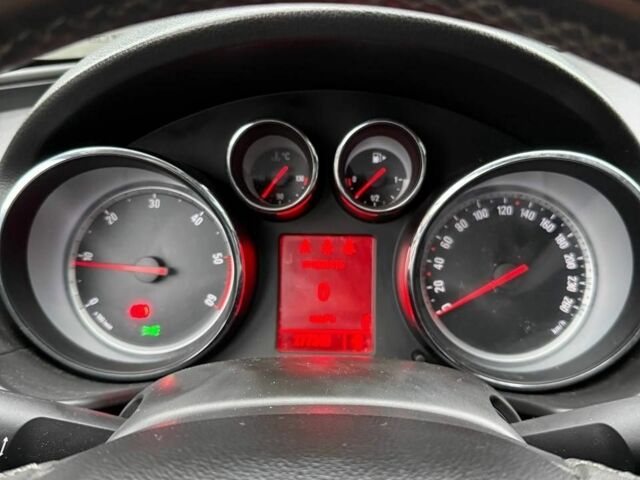 Серый Опель Инсигния, объемом двигателя 2 л и пробегом 278 тыс. км за 6500 $, фото 20 на Automoto.ua