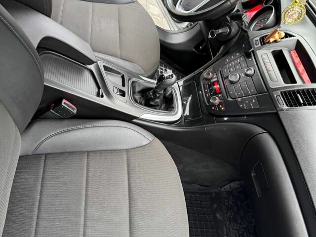 Серый Опель Инсигния, объемом двигателя 2 л и пробегом 278 тыс. км за 6500 $, фото 16 на Automoto.ua