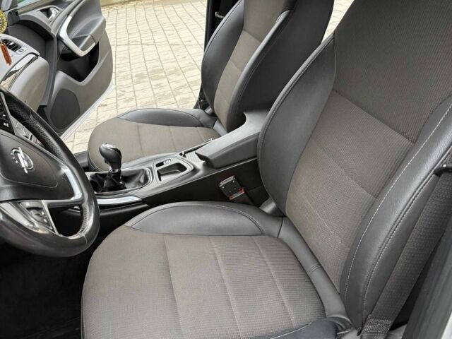 Серый Опель Инсигния, объемом двигателя 2 л и пробегом 278 тыс. км за 6500 $, фото 10 на Automoto.ua